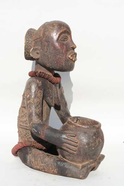 Luba (porteur de coupe), d`afrique : rep.dem.Congo, statuette Luba (porteur de coupe), masque ancien africain Luba (porteur de coupe), art du rep.dem.Congo - Art Africain, collection privées Belgique. Statue africaine de la tribu des Luba (porteur de coupe), provenant du rep.dem.Congo, 1422/1107.Porteuse de coupe du style de l